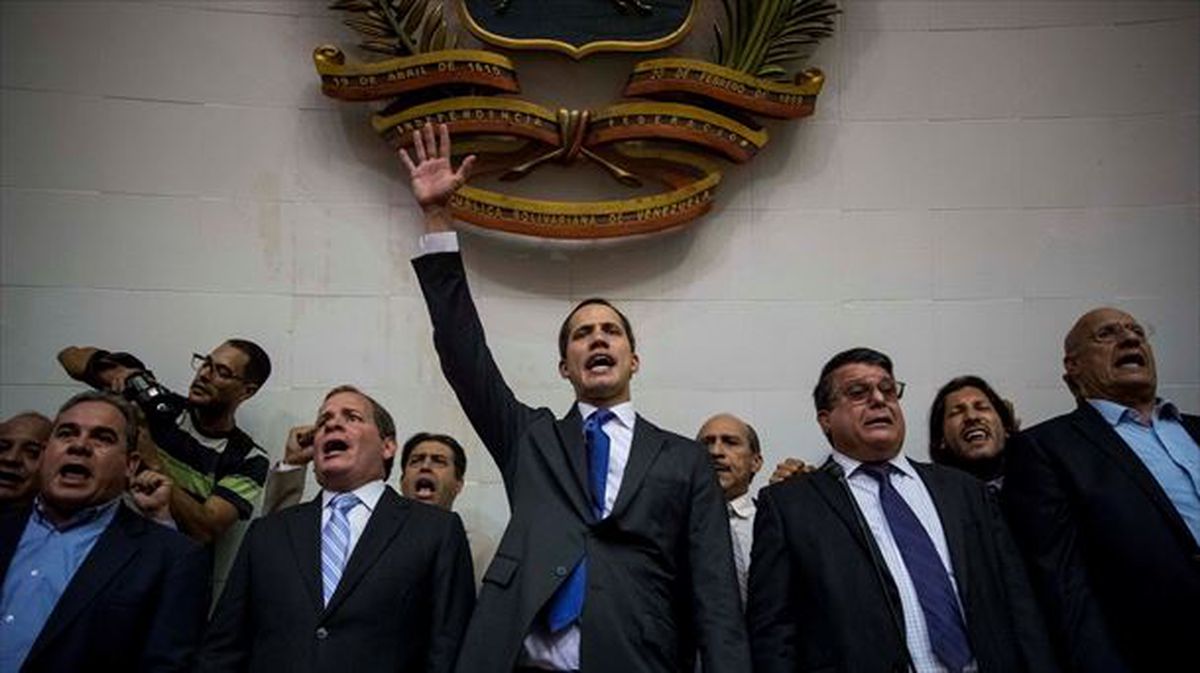 Proponen que la oposición «se reinvente» para aglutinar fuerzas y desconocer elecciones del 6-D