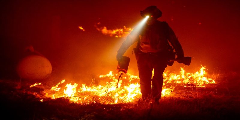 Un bebé de un año entre los 7  muertos por incendios en EE.UU.