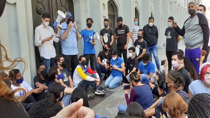 «NO HAY NADA QUE CELEBRAR»: estudiantes repudian destrucción de la educación por parte de régimen