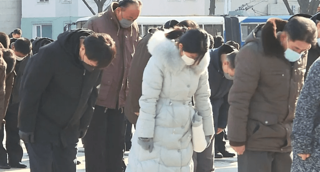Corea del Norte obliga a luto y prohíbe reír
