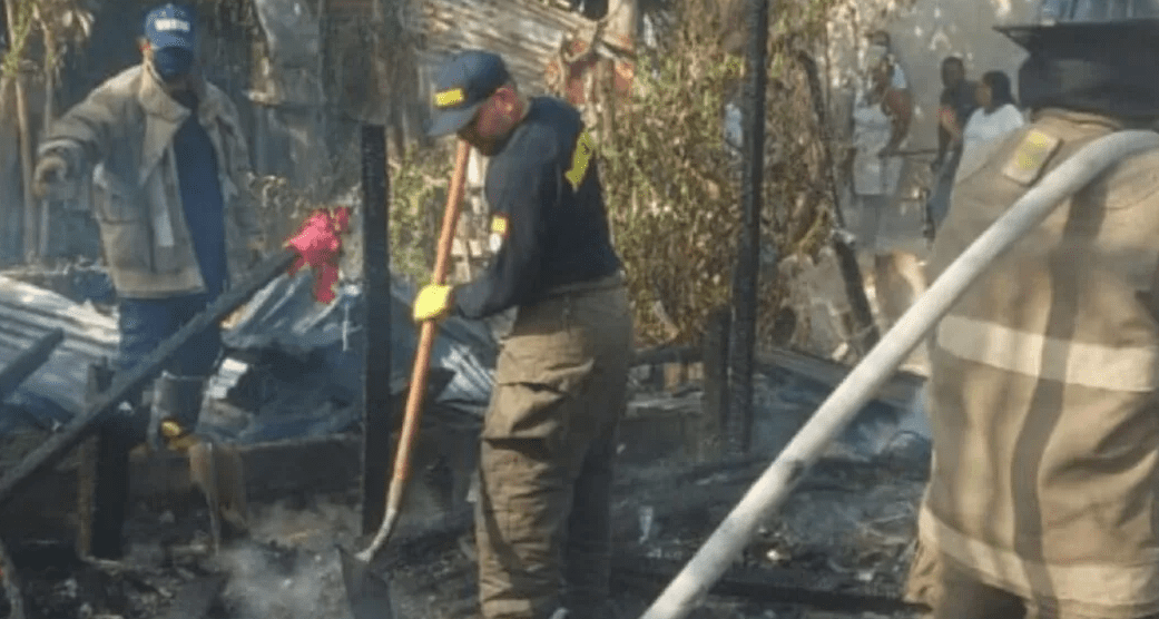 ¡DESALMADO! Prendió fuego a la casa y quemó a su hijastra