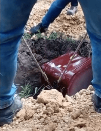 El RARO ENTIERRO de un comerciante asesinado en Santander (+ Video)