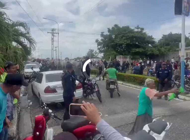 REPORTAN INCIDENCIAS en centros electorales (+ Videos)
