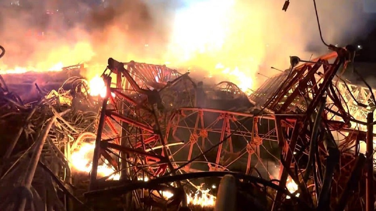 CUATRO MUERTOS en choque de helicóptero contra una torre de radio en Houston