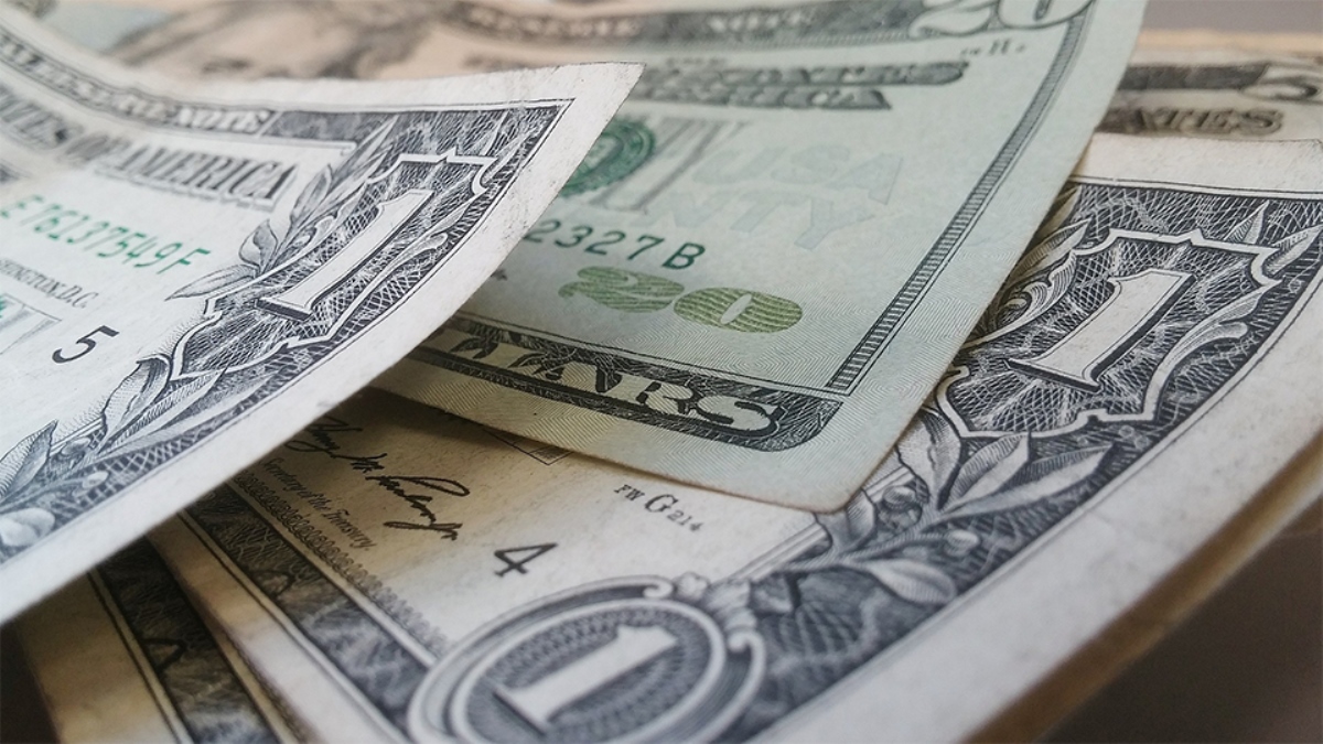 Dólar oficial TREPA A LOS 51 BOLÍVARES, no da tregua en la persecución del paralelo