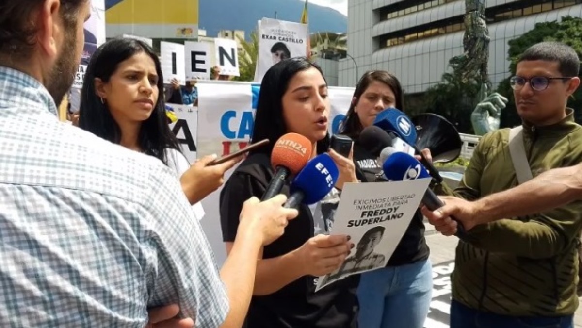 Familiares de presos políticos protestaron frente a la sede de la ONU ...