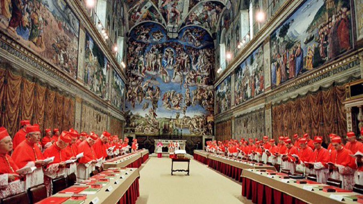 Cardenales hacen un «pre cónclave» para ir con las ideas claras el 7MAY: alistan la Capilla Sixtina para la elección del papa