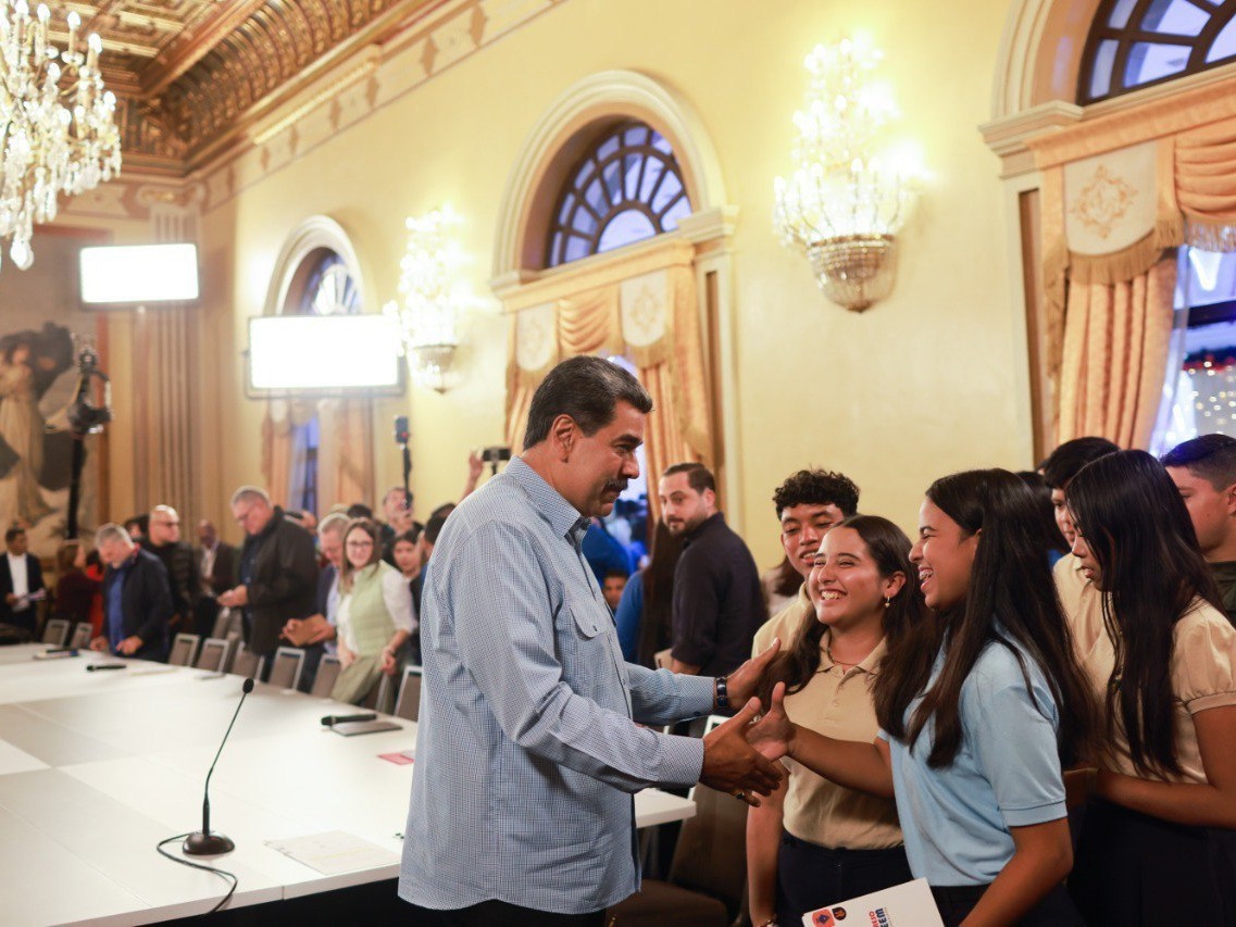 Maduro anuncia instalación del primer Consejo de Gobierno Estudiantil ...